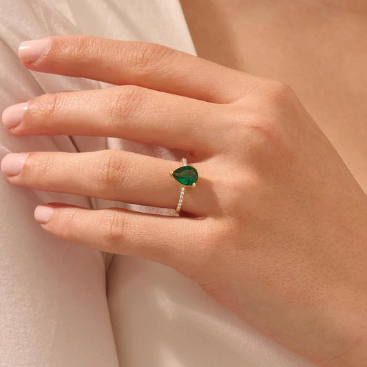 BJ03 – Gorgeous 14k Solid Gold - Pear Cut Emerald Ring